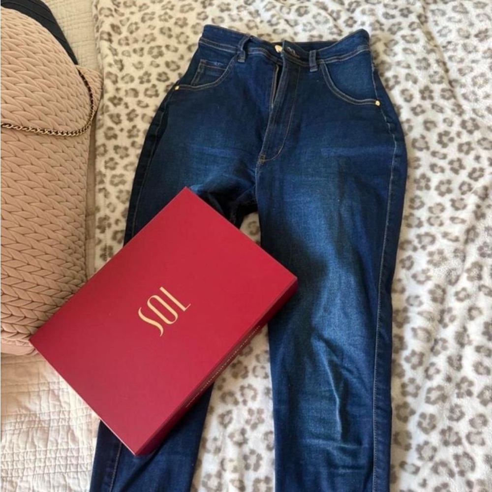 High-Rise Women's Dark Indigo Jeans — Sleek Everyday Fit